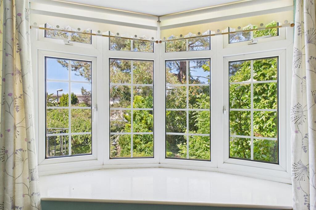 10 Sanctuary Gardens, Sneyd Park, Bristol BS9 1QR 