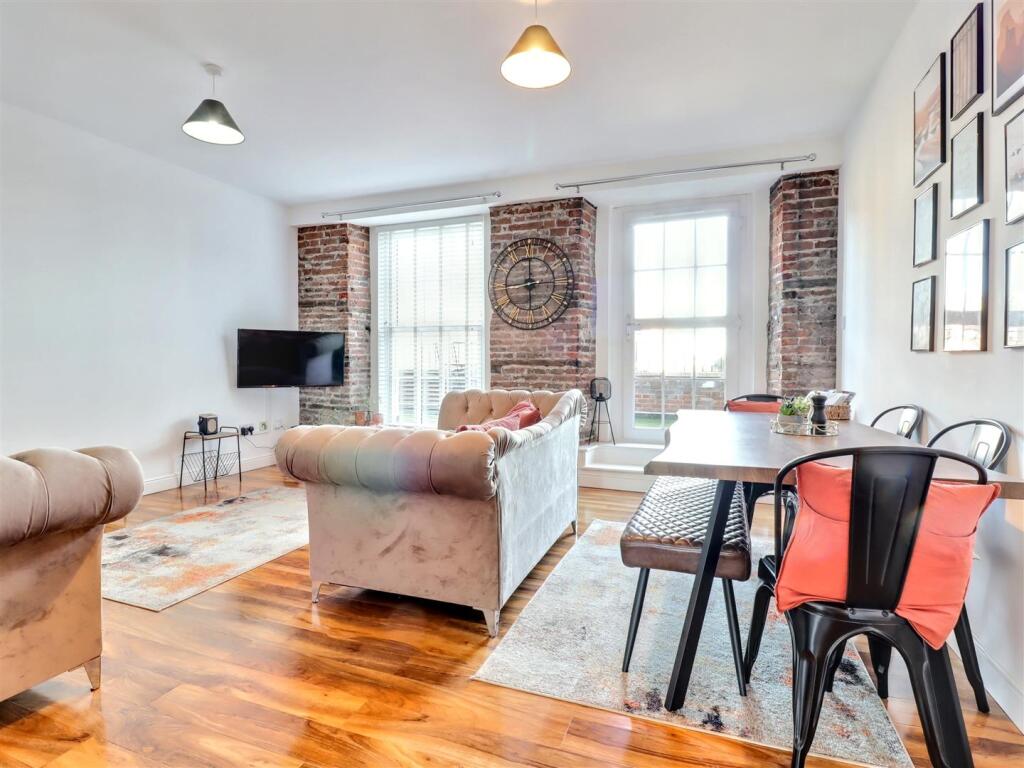 Living Room Flat 5