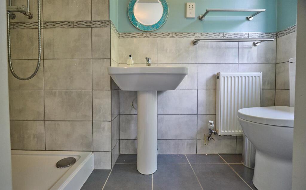 Refitted En Suite Shower Room
