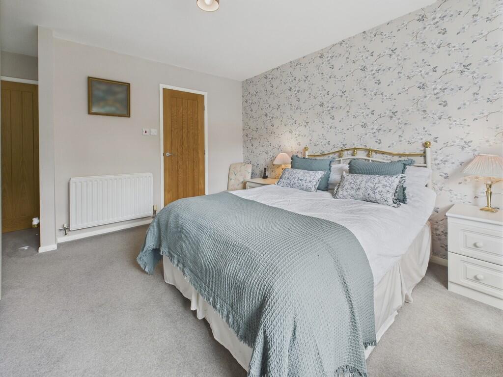 CAM04273G0-PR0136...