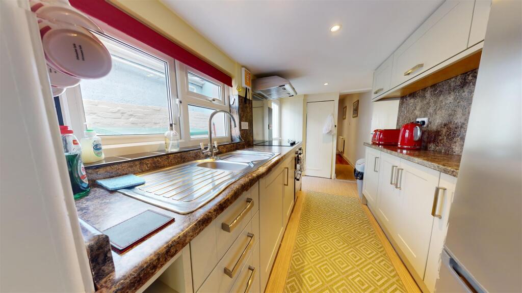 KITCHEN 1.jpg