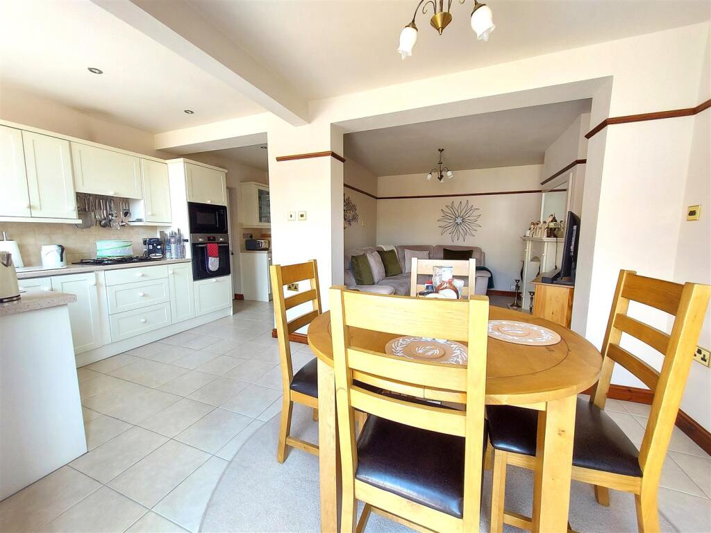 Open Plan Family Kitcen