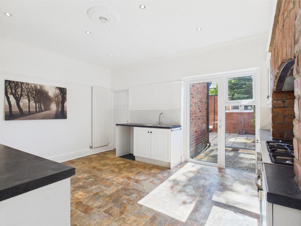 CAM04634G0-PR0039-STILL008