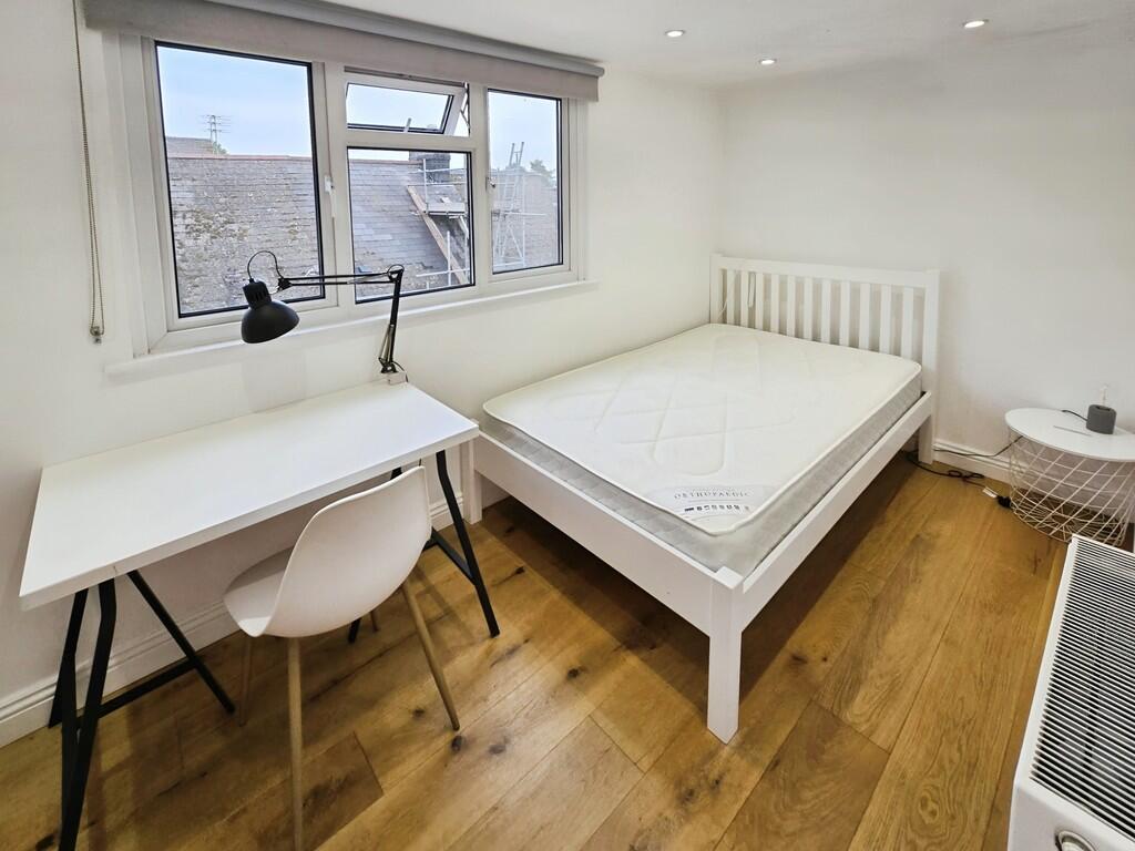 5cc8aabe-Bedroom ...