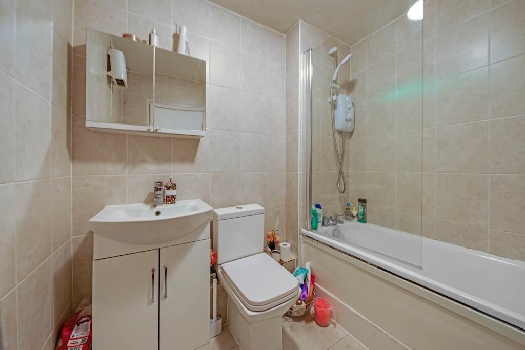 08-f4cd81425 - HG...