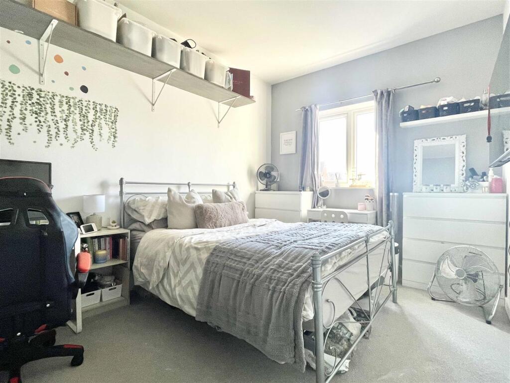 Bed1.jpg