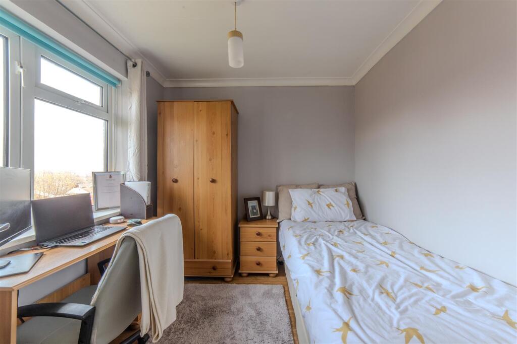 27 Keats Close-4.jpg