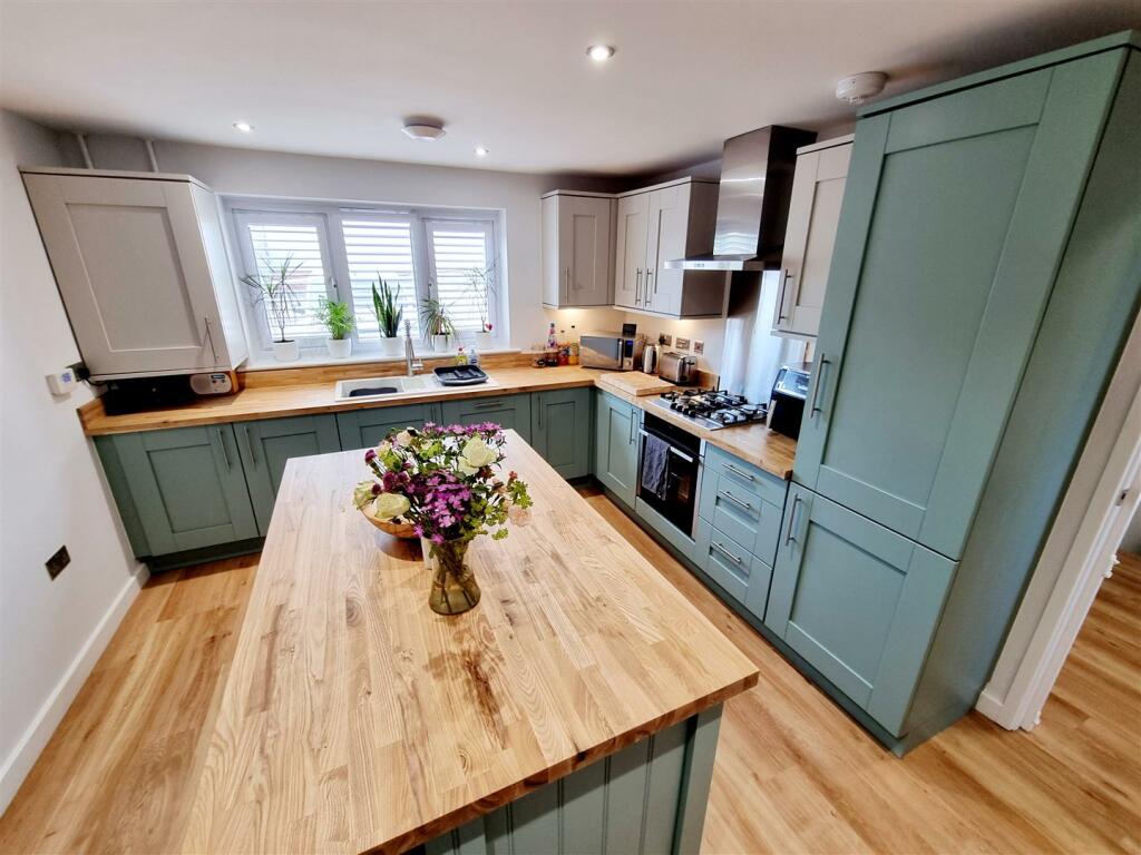Kitchen 1.jpg