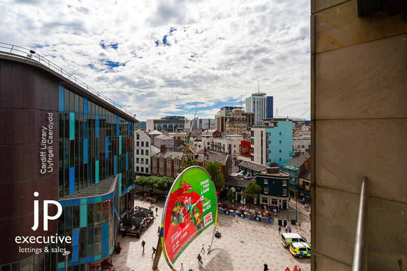 The Hayes, Cardiff(City), CF10
