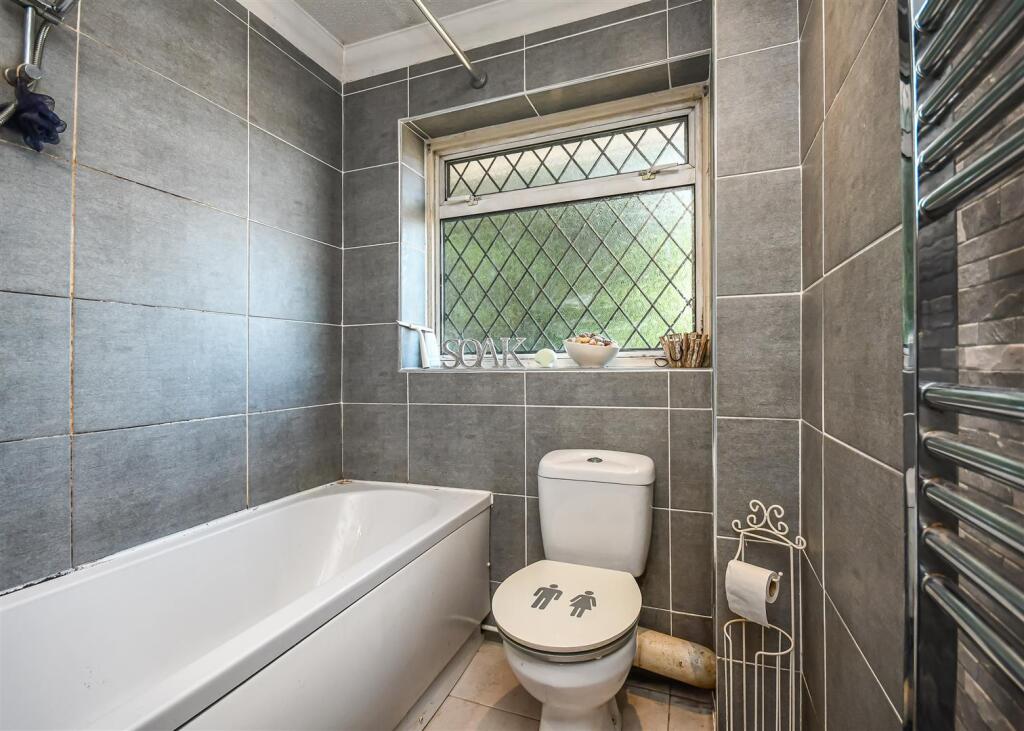 25 Foley Grove-Bathroom.jpg