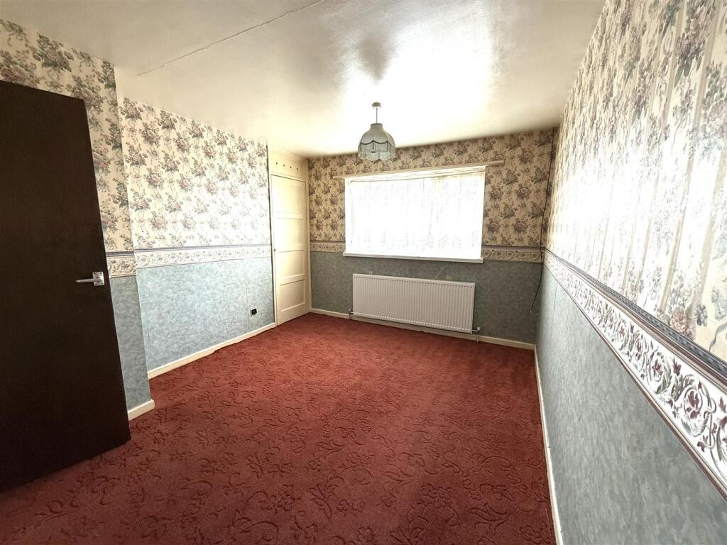 76 coppice bed 1.jpeg