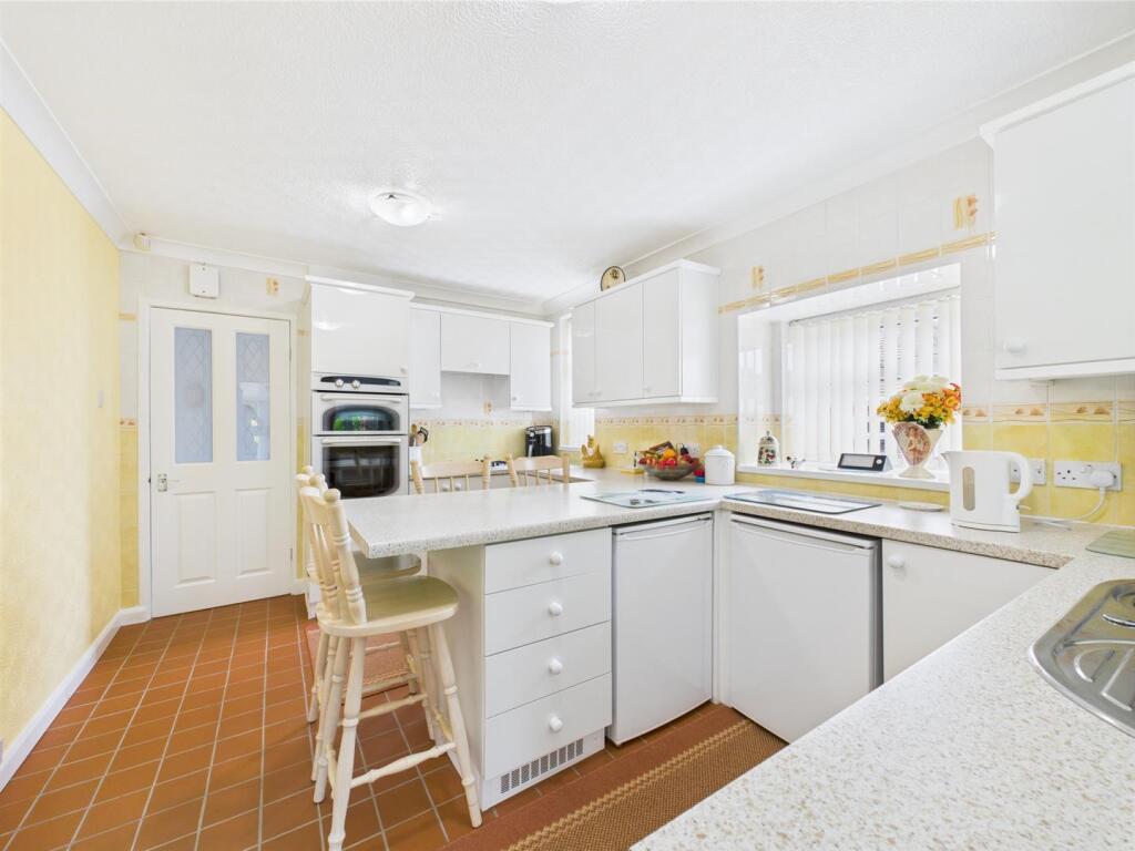 Kitchen: