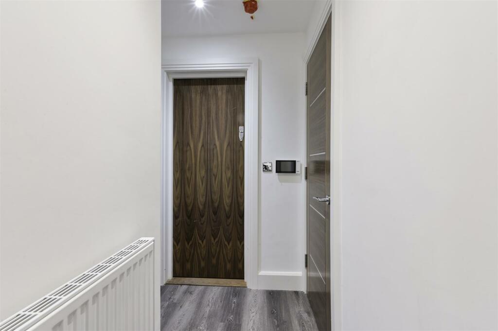 LYNWOOD OAKS FLAT 2 - (1).jpg