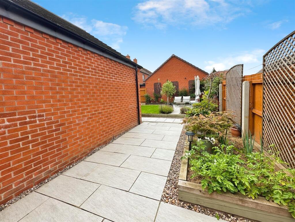 3997a839--4F38-8DC5-1028665C23D6-58724-000014603F7