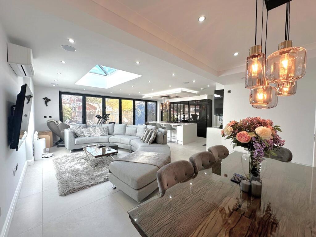 Lounge/ Diner