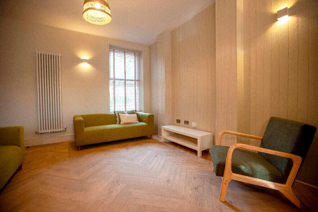 A spacious and inviting large modern living roo...