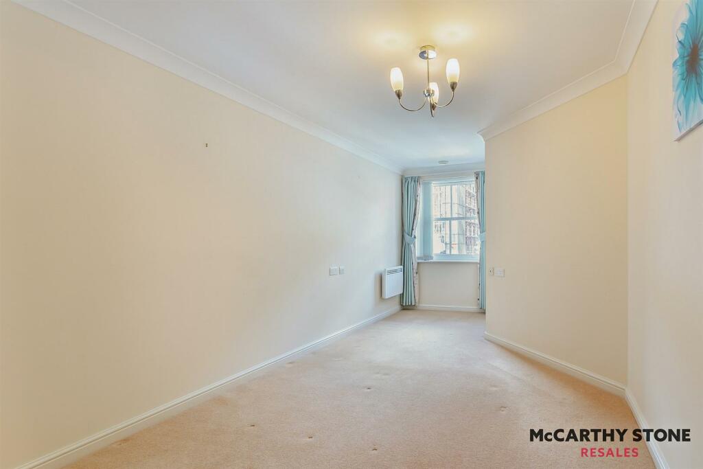 8610103-interior01-800.JPG