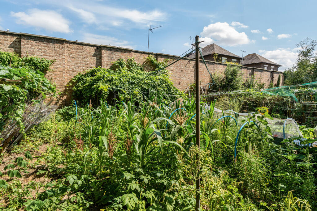 1325762-3-687a251...