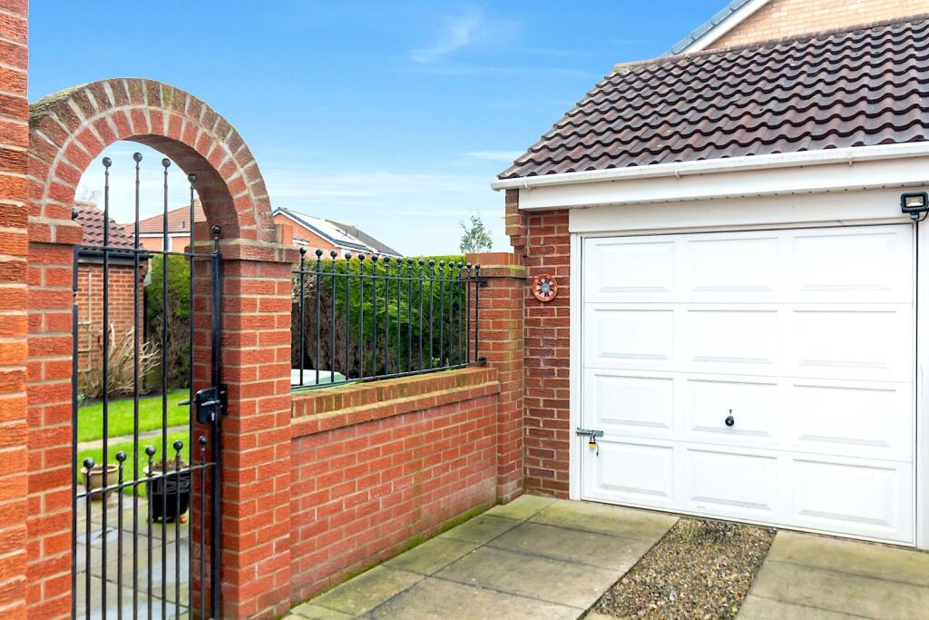 3 Birkdale Grove - Garage