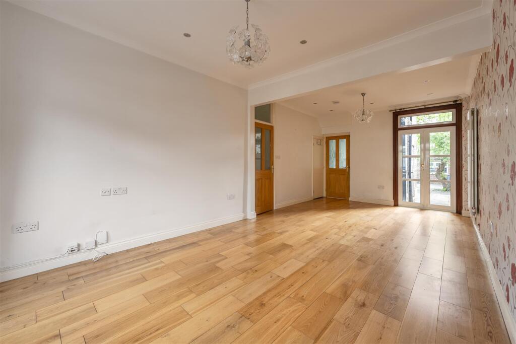 Lyndhurst Road, E4
