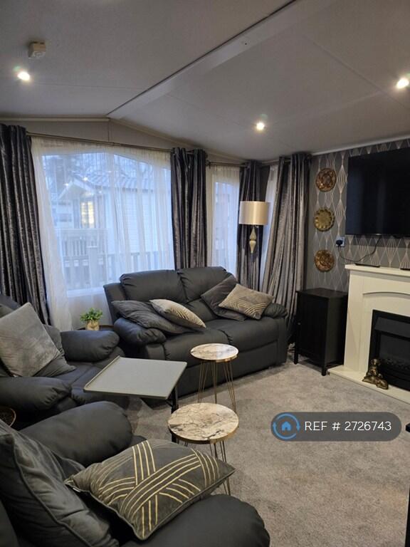 Lounge 2