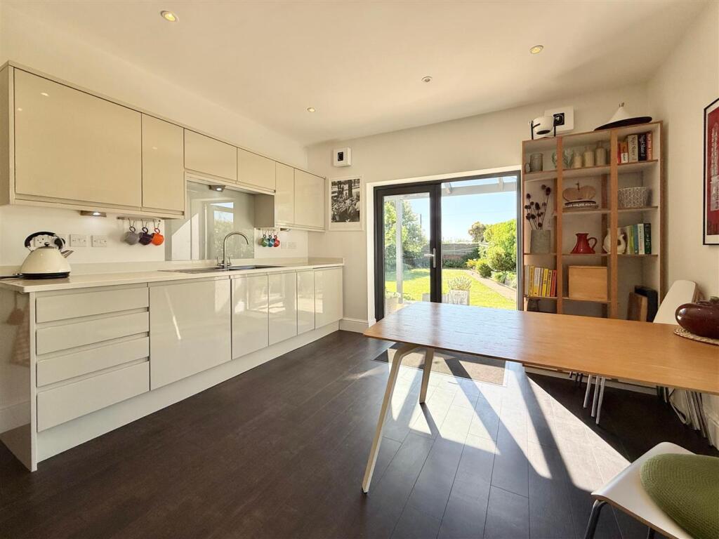 Kitchen Towards Garden.JPG