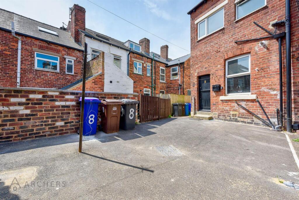 8PickmereRoad(Exterior)-3.jpg