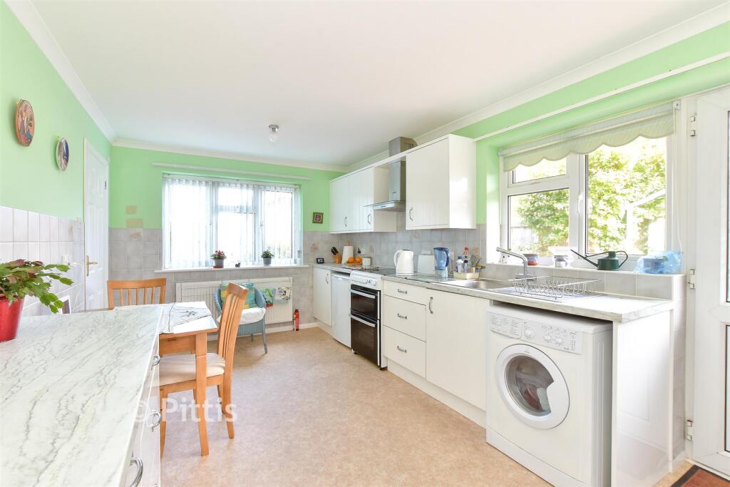 Kitchen/ Dining Room