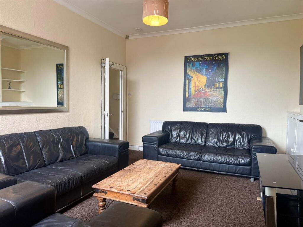 Lounge 2.jpg