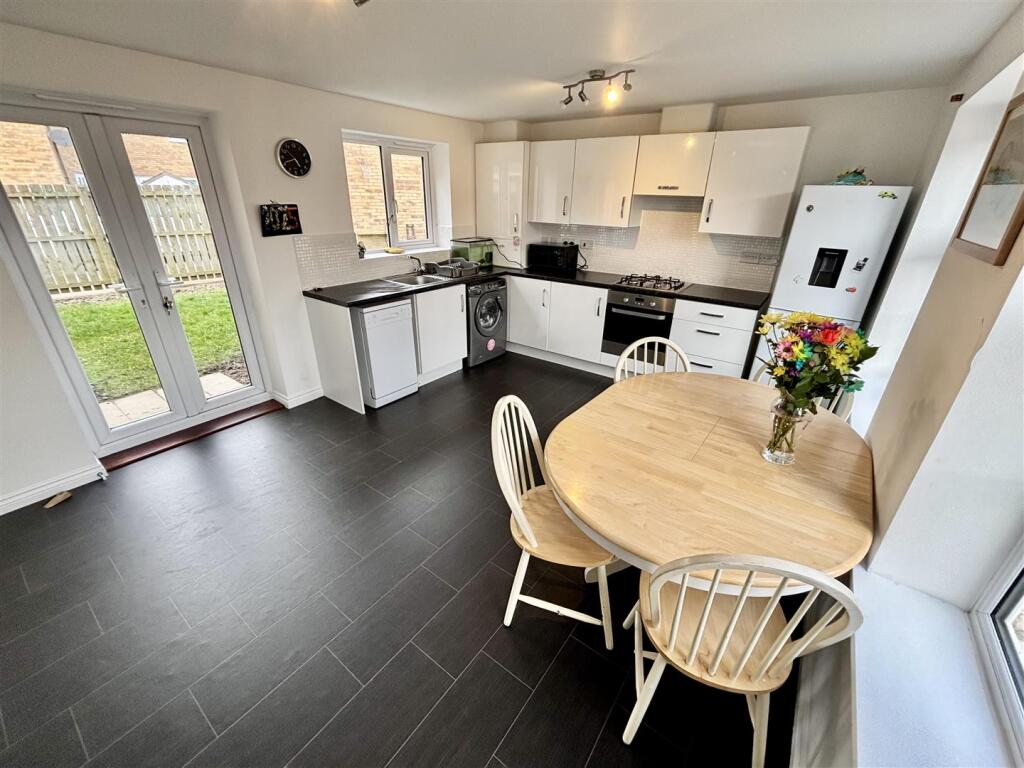 Open Plan Kitchen and Dining Room