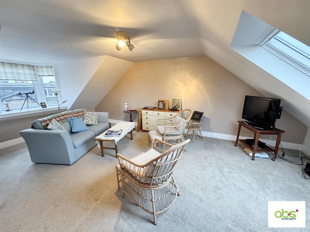 family room 2.jpg