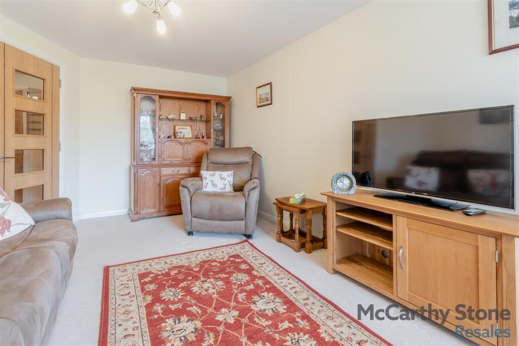8638110-interior10.jpg
