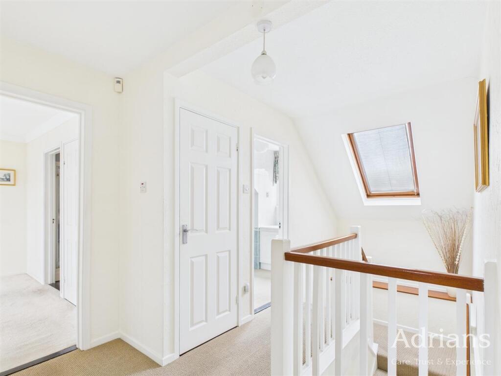 FIRST FLOOR LANDING