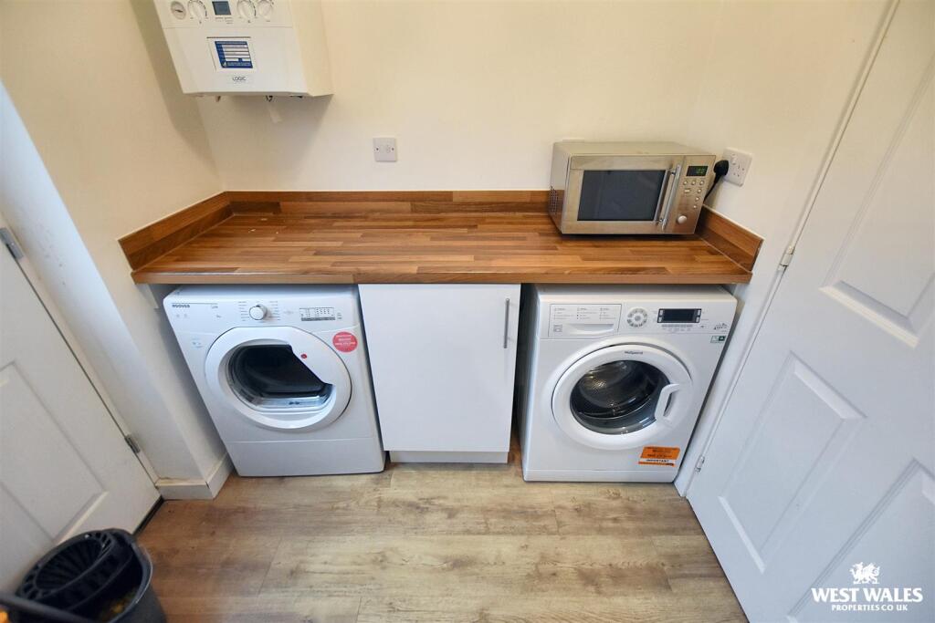 9 - 2025-11-16T205847.020.jpg