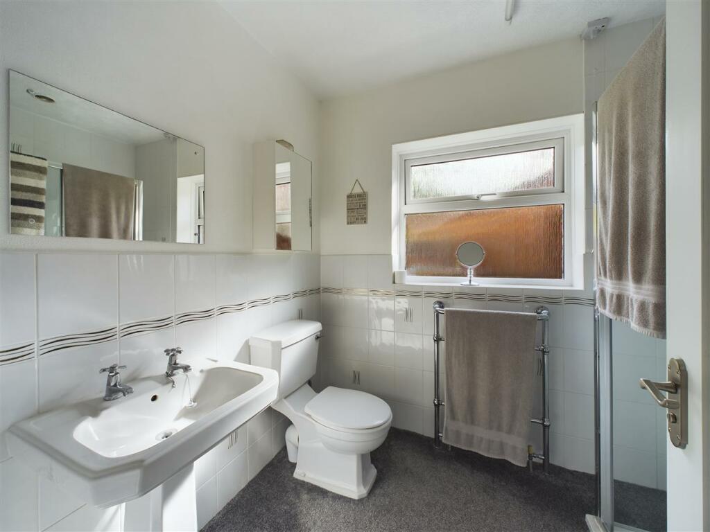 SHOWER ROOM