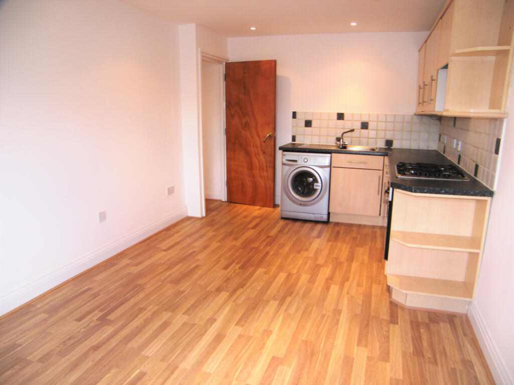 KITCHEN-LOUNGE