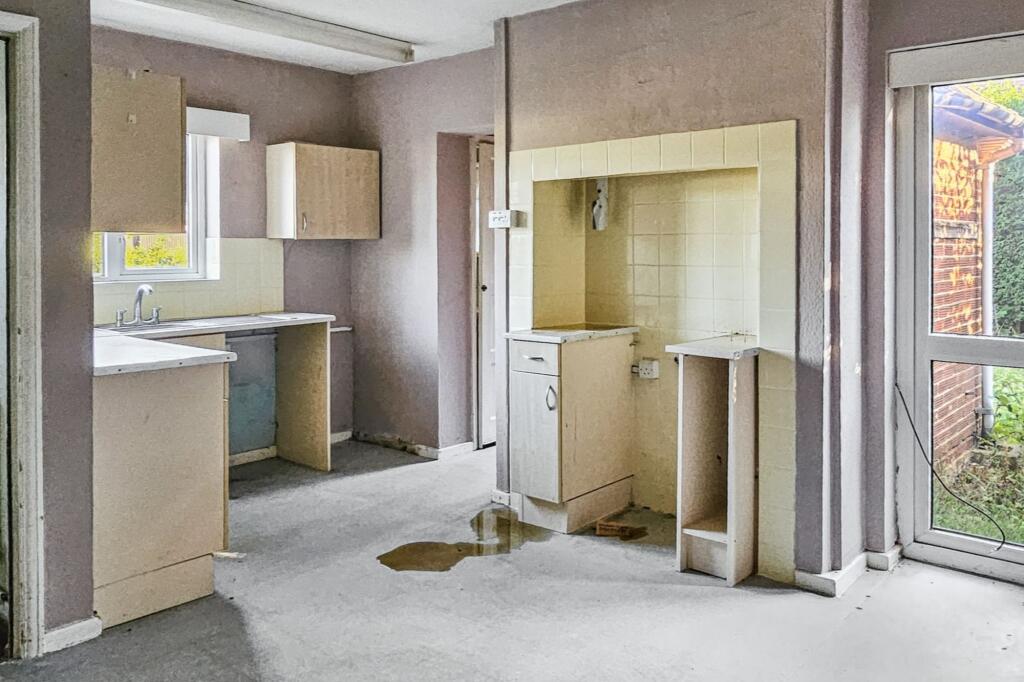 2 Montrose Way, Datchet, Slough SL3 9ND