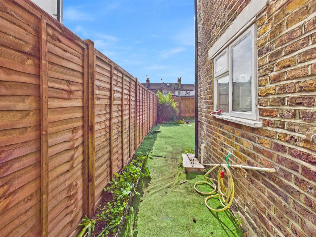 CAM01358G0-PR0186-STILL034 2.jpg