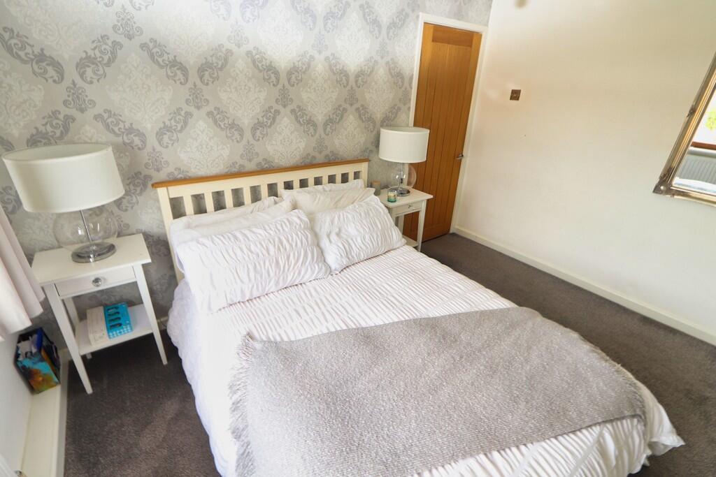 rose ave bed2