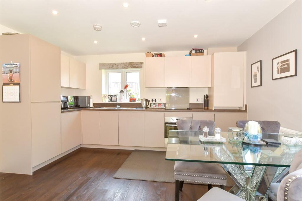 Lounge/Kitchen/ Dining Area