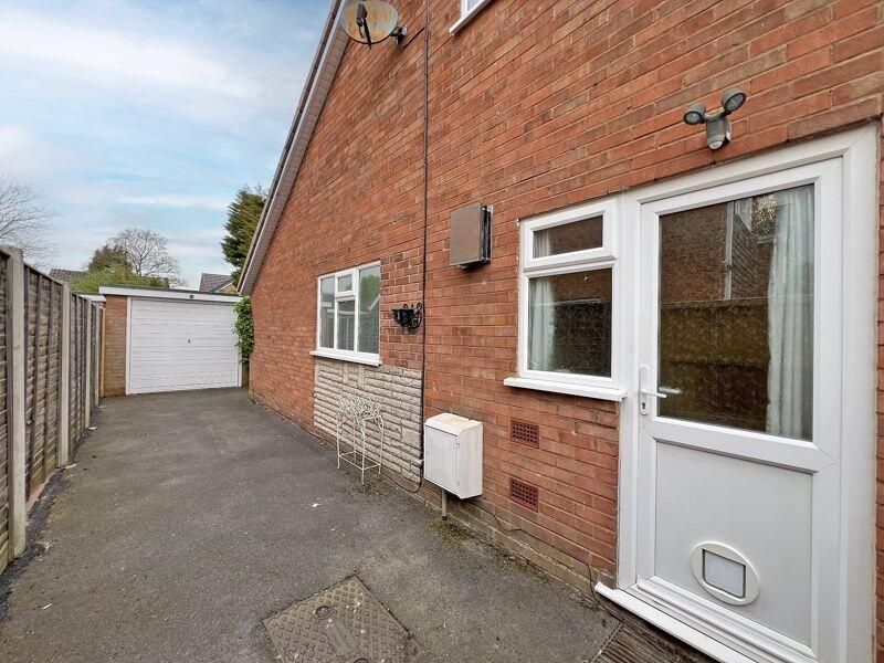 SIDE ACCESS / GARAGE