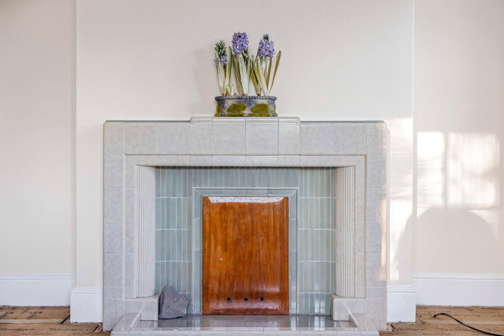 FIREPLACE LIVING ROOM