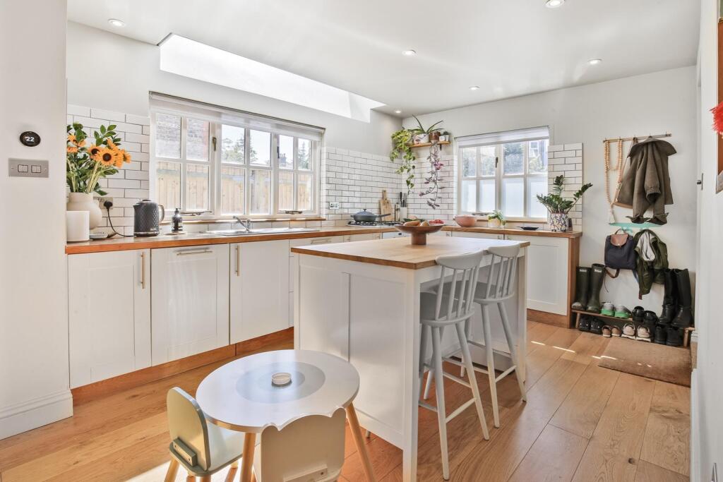 1463639988 - St.Julians Farm Road, SE27 - 14.jpg