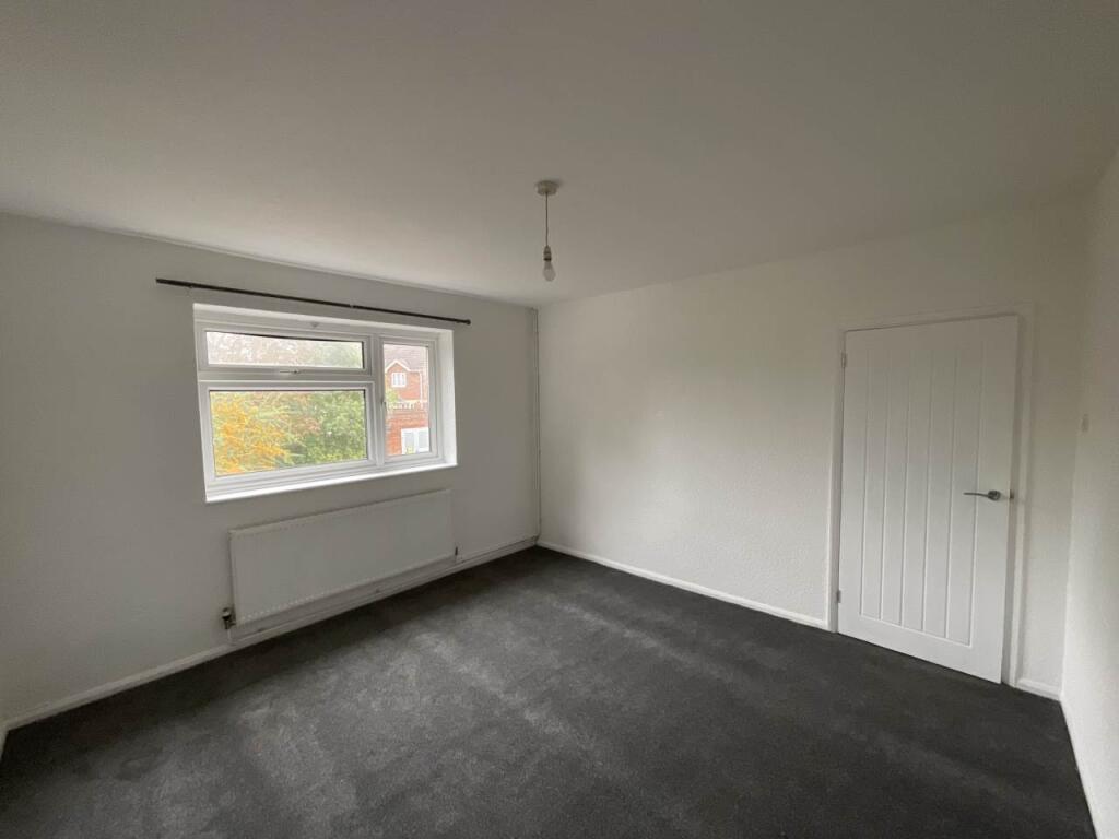57 Roding Lane North