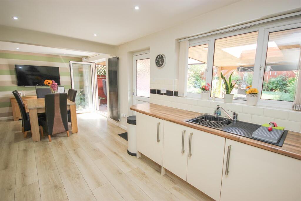 kitchen diner 3.JPG