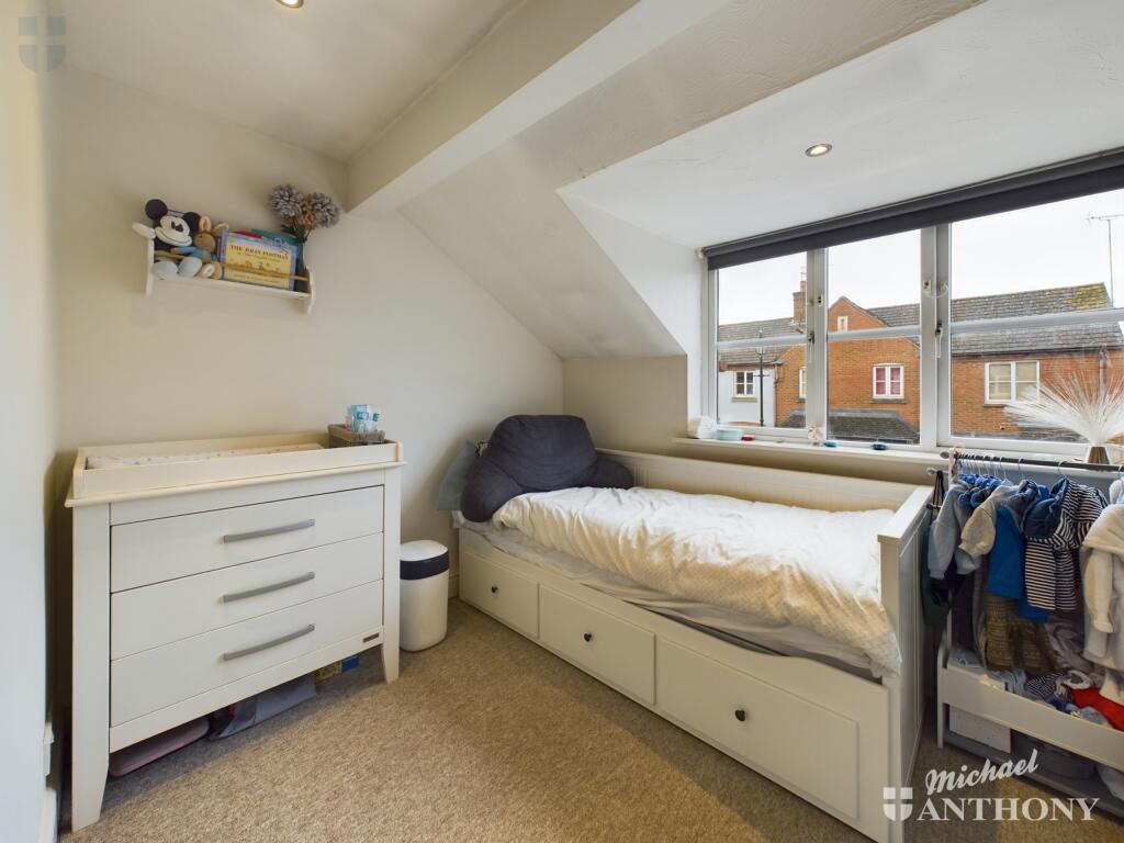 CAM03852G0-PR0176-STILL003