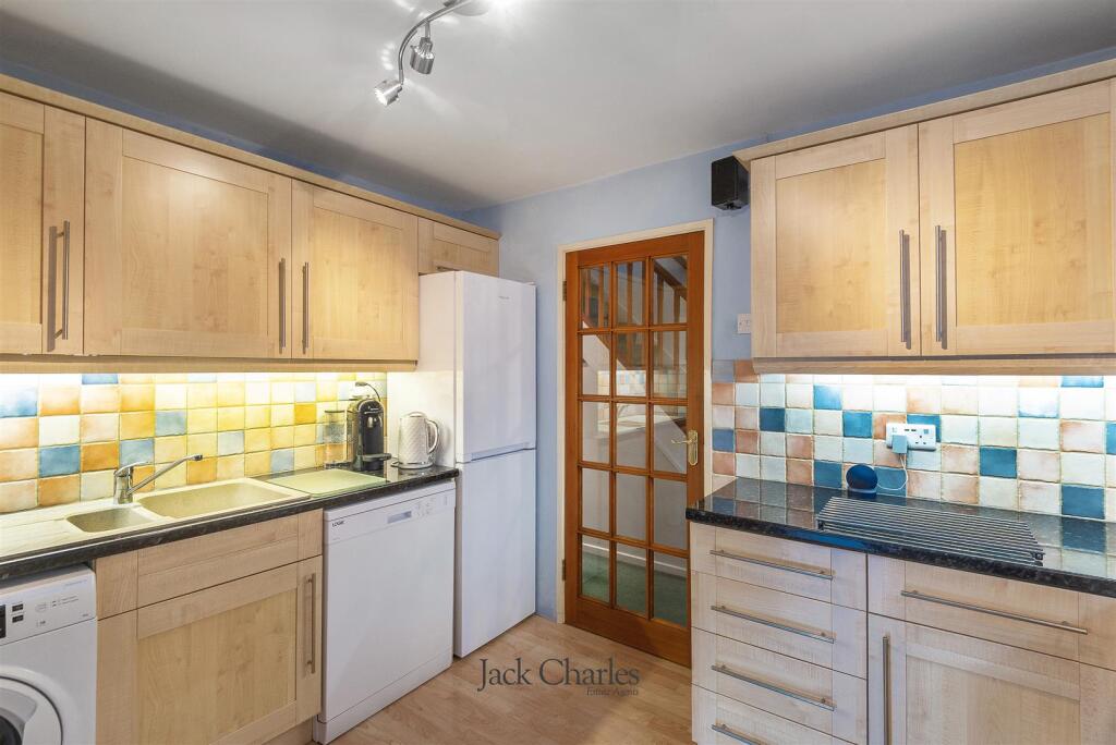 36 Framley Rd, TN10 4HS 006.jpg