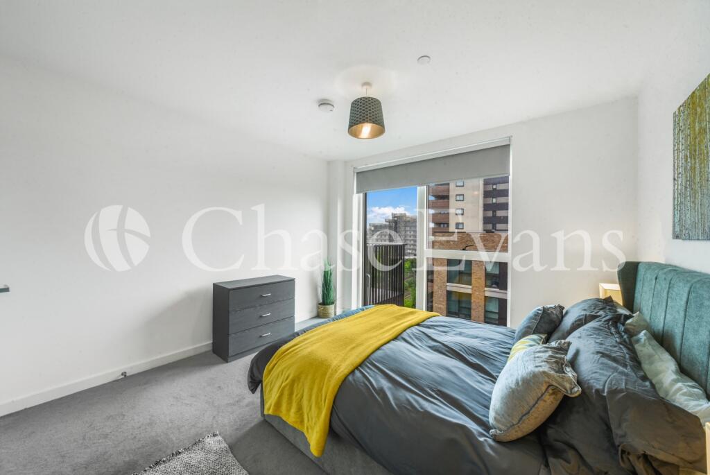 127 West Ealing, Wes