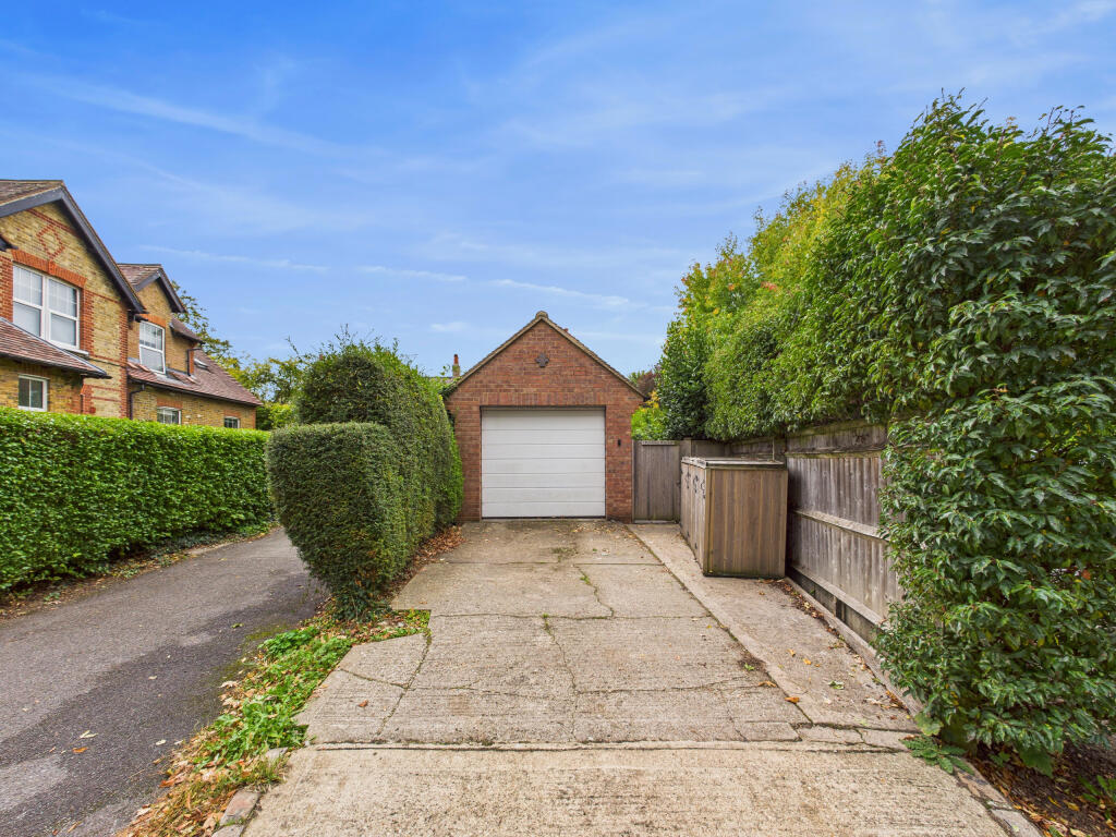 CAM01354G0-PR0600-STILL007