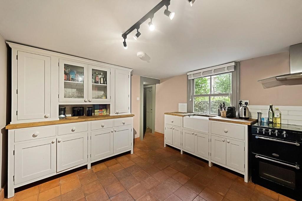 Kitchen (2).jpg